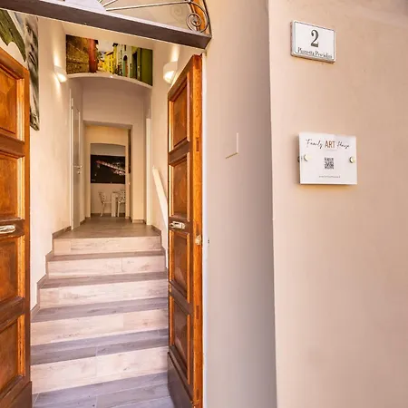 Family Art House A Apartment
