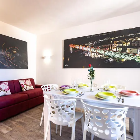 Apartment Family Art House A